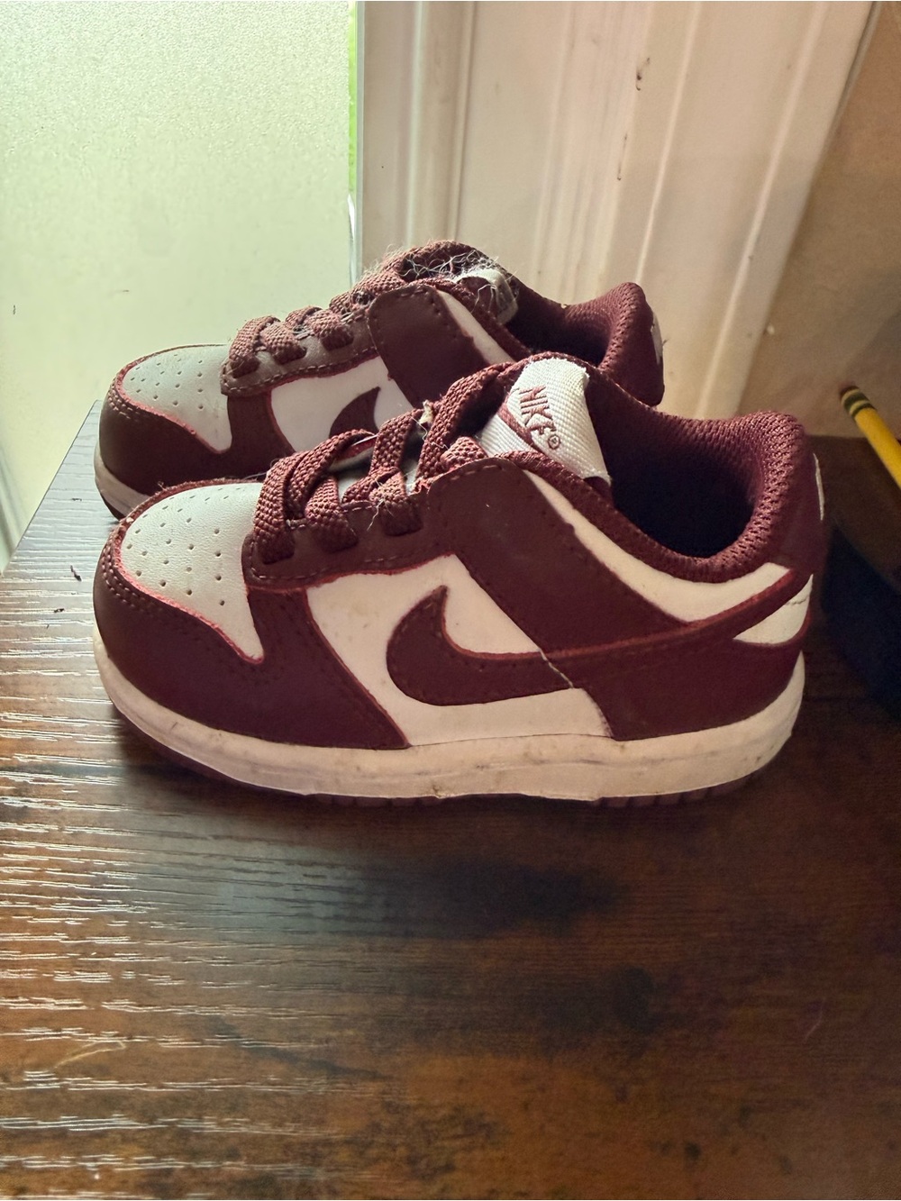 Nike Kids Low-Top Sneakers in Maroon & White